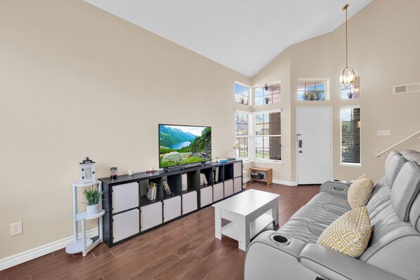 Smart TV, fireplace, ping pong, books