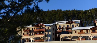 Wifi, 20m from ski slopes, fitness, swimming pool, terrace, balcony, tv, ski locker, 27m²