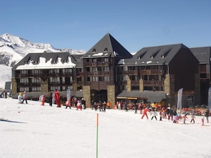 Exterior - 20m from shops, sauna, jacuzzi, hammam, balcony, parking, tv, ski locker, 25m², Peyragudes (Germ)