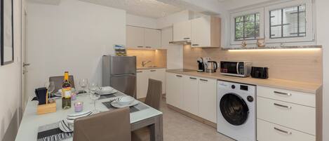 冷蔵庫、電子レンジ、コンロ、食器洗い機