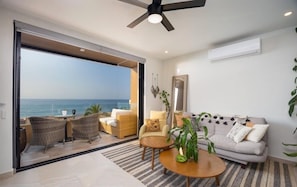 Condo Deluxe, balcón, vista al océano | Caja de seguridad en la habitación y wifi gratis
