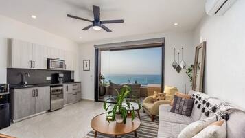 Leilighet – deluxe, balkong, havutsikt | Safe på rommet og wi-fi (inkludert)