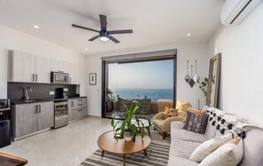 Leilighet – deluxe, balkong, havutsikt | Safe på rommet og wi-fi (inkludert)