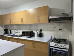 Microwave, oven, stovetop - VIVE APARTMENTS 3 (Cusco)