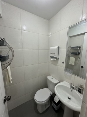 Hair dryer, towels, soap, toilet paper - VIVE APARTMENTS 3 (Cusco)