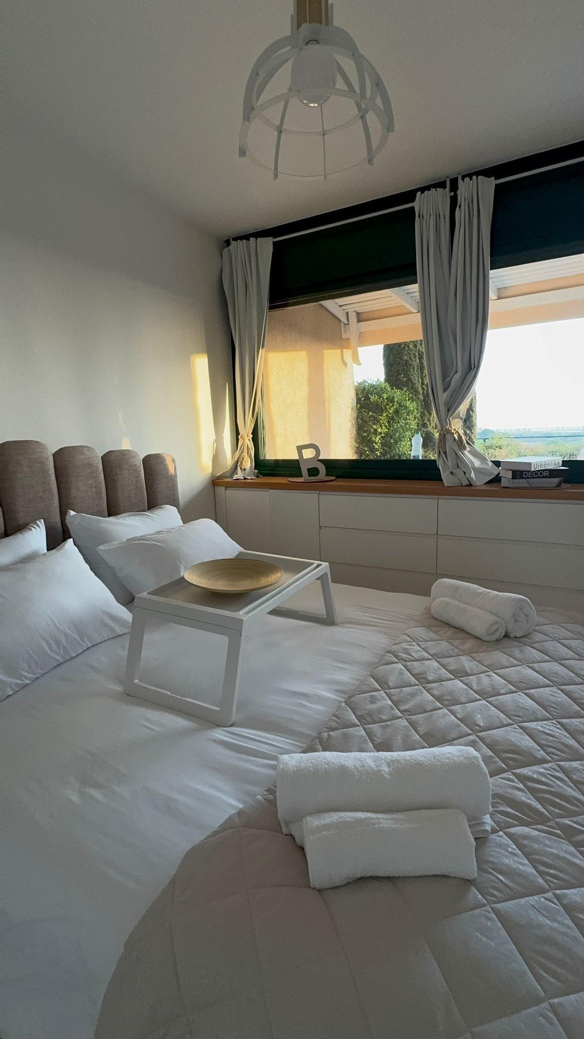 6 bedrooms, iron/ironing board, WiFi, bed sheets