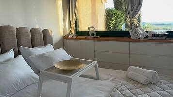 6 bedrooms, iron/ironing board, WiFi, bed sheets