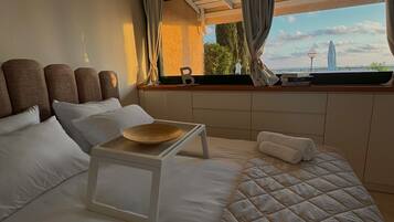 6 bedrooms, iron/ironing board, WiFi, bed sheets