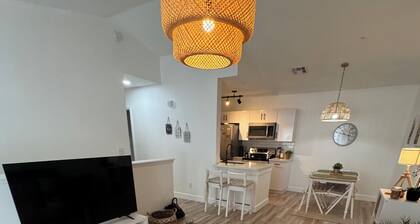Cozy 1-bedroom condo in lovely Orlando with AC