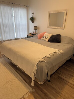 Iron/ironing board, WiFi, bed sheets