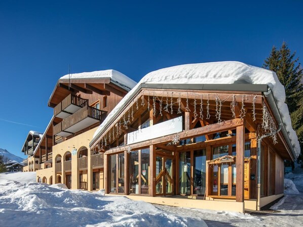 Exterior - 50m from resort center, swimming pool, balcony, parking, tv, ski locker, 32m², Valmorel (La Léchère)