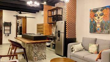 Departamento Confort, balcón, vista al mar | Área de sala de estar