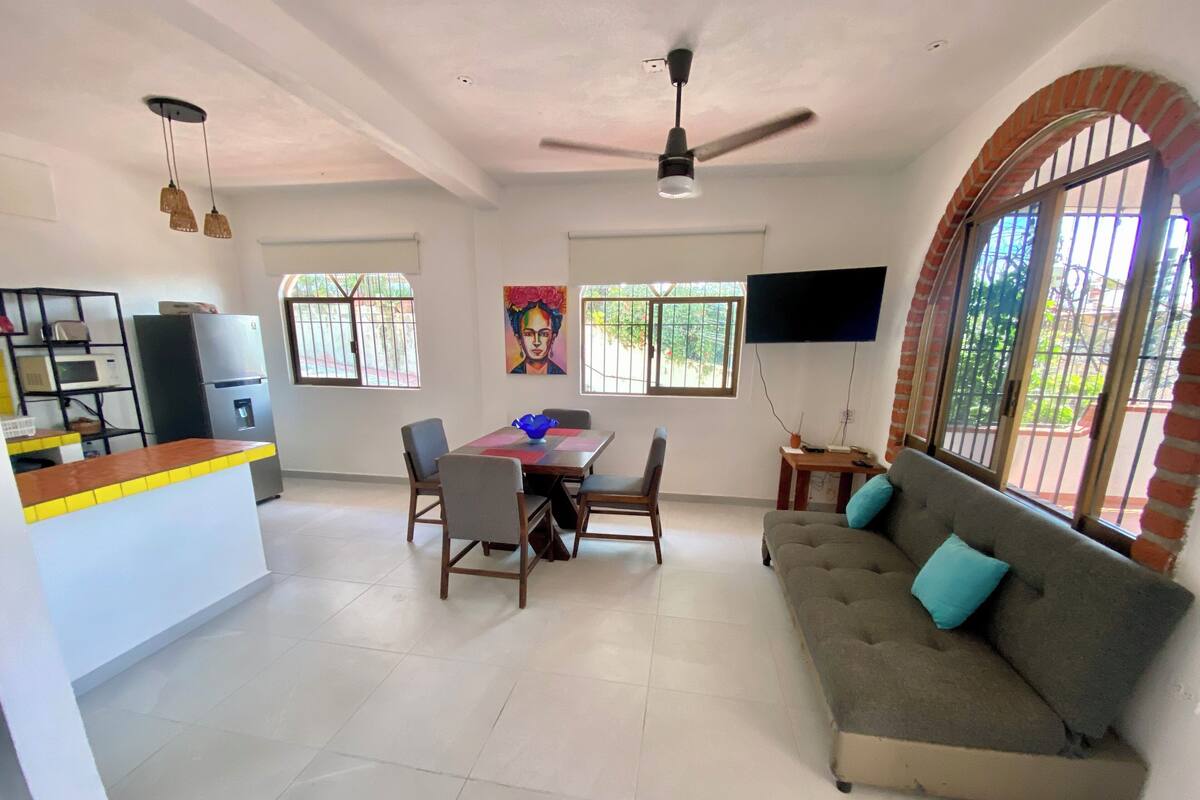 Apartment, 2 Bedrooms, Penyaman udara | Ruang tamu