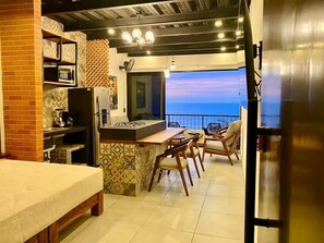 Comfort Apartment, Balcony, Sea View | Living area