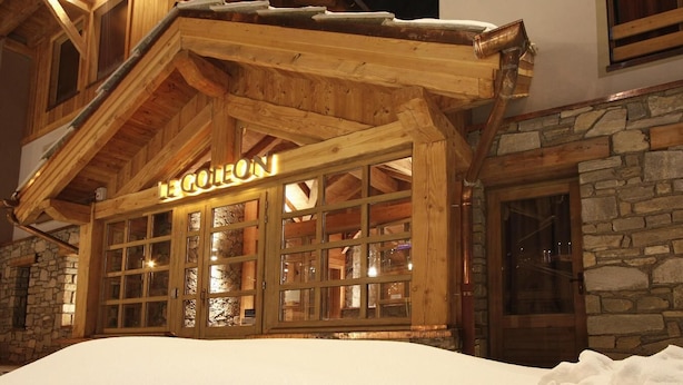 A wooden building with a stone facade and a sign that reads "RECREATION". - Parking, tv, ski locker, 71m², Les 2 Alpes (Les Deux Alpes)