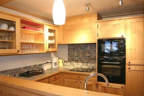 Refrigerador, microondas, horno y lavavajillas 