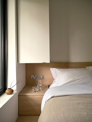 2 soverom, strykejern/-brett, internettilgang og sengetøy