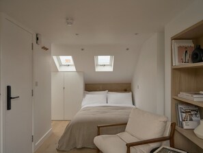2 habitaciones, tabla de planchar con plancha, internet y ropa de cama 