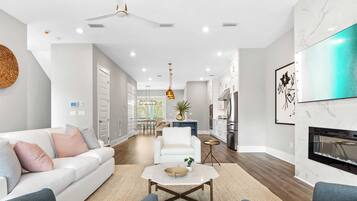 Casa (Multiple Bedrooms) | Parte interna