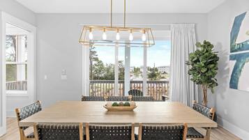 Casa (Multiple Bedrooms) | Parte interna