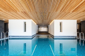 Piscina interna, piscina aquecida