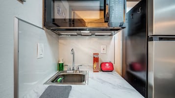 Fridge, microwave, toaster, cookware/dishes/utensils