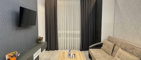 Departamento Confort, balcón, vista al jardín | Cortinas blackout, tabla de planchar con plancha y wifi gratis