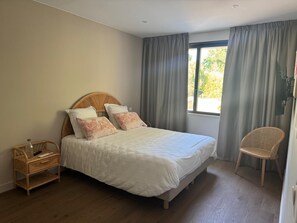 Ferros/tábuas de passar roupa, Wi-Fi, roupa de cama