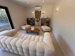 TV - Villa with swimming pool on the Angoulême golf course (Angoulême)