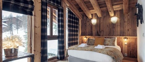 5 bedrooms, iron/ironing board, free WiFi, bed sheets