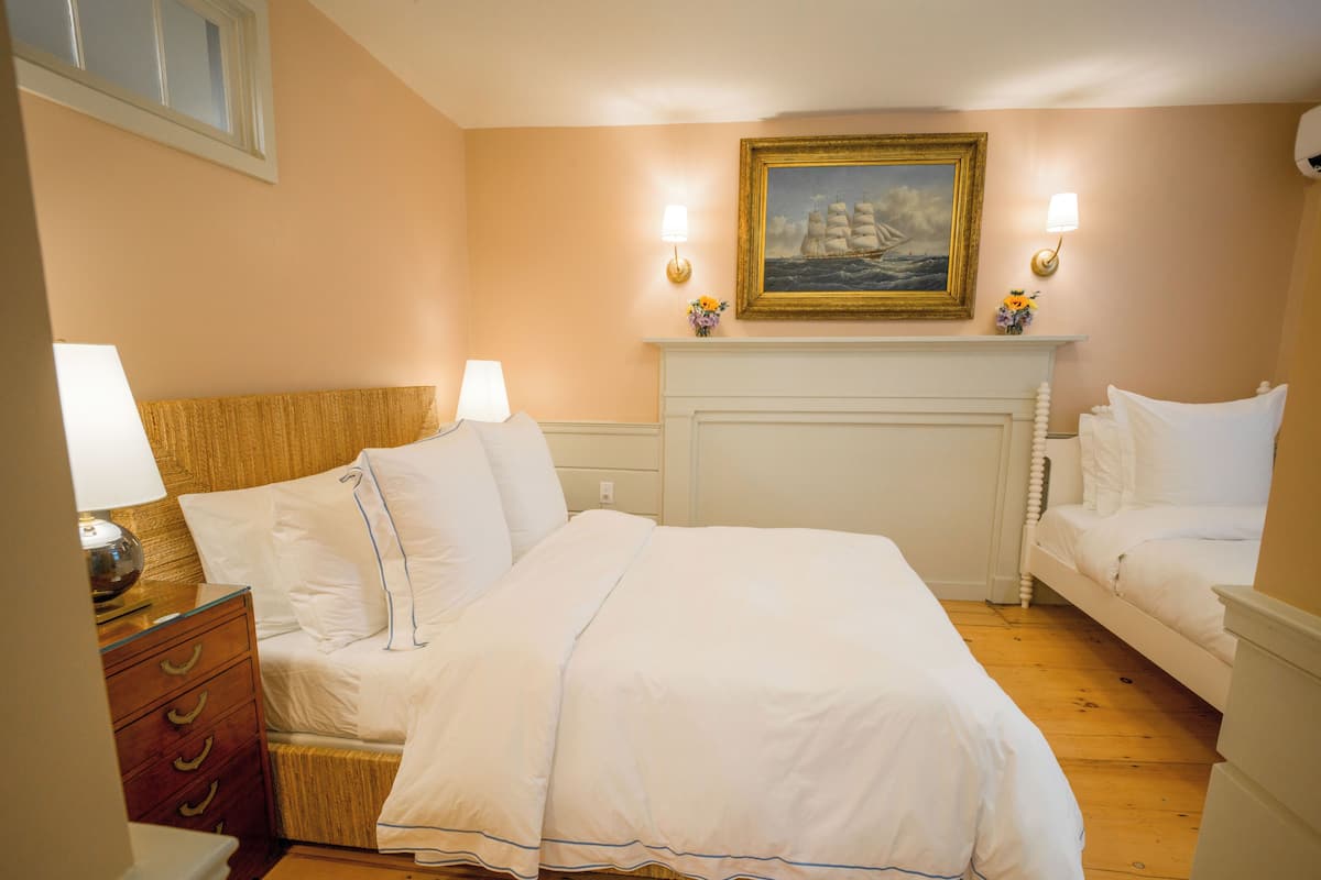 Deluxe Triple Room, Courtyard View | WiFi (free), bed sheets