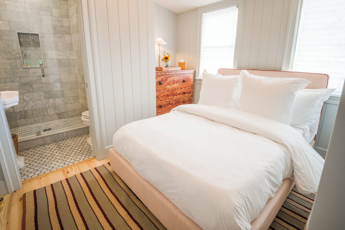 Comfort Double Room, Courtyard View | WiFi (free), bed sheets