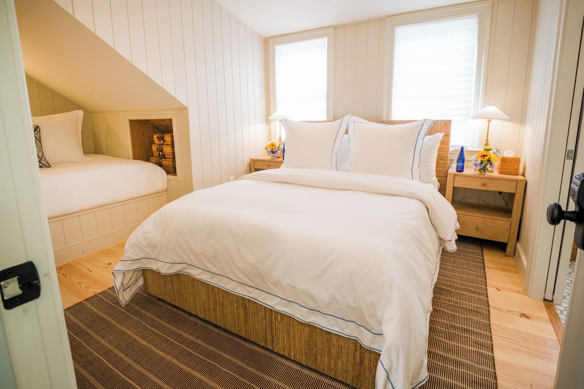 Comfort Quadruple Room, Courtyard View | WiFi (free), bed sheets