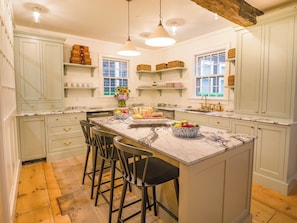 Shared kitchen - Sawyer House (Nantucket)