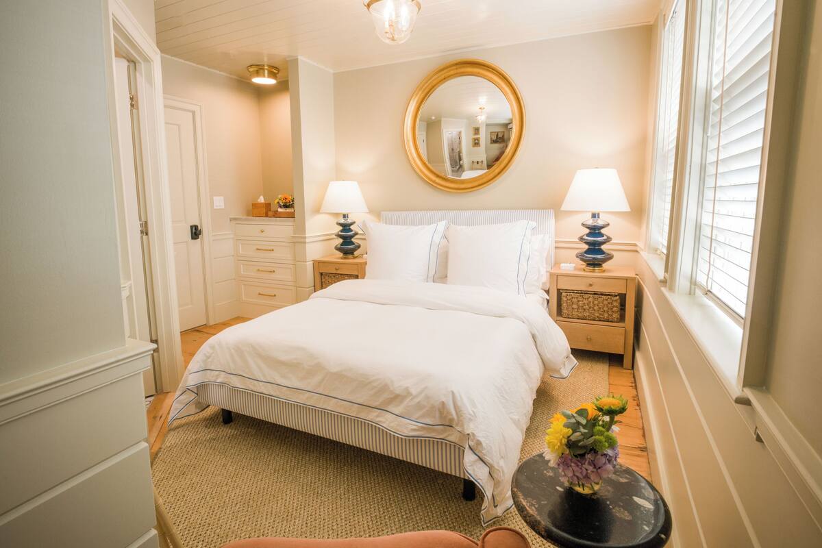 WiFi (free), bed sheets