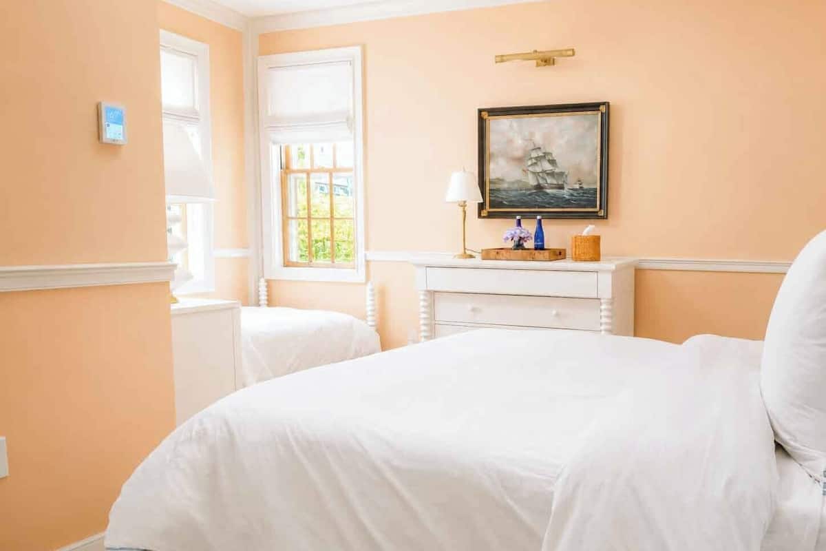 WiFi (free), bed sheets