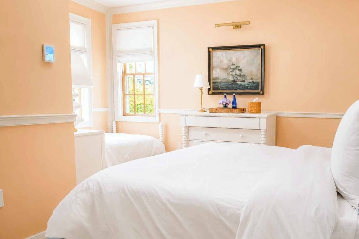 WiFi (free), bed sheets