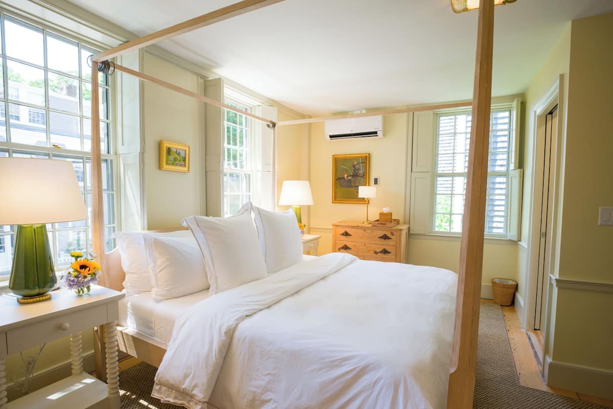 Deluxe Triple Room, City View | WiFi (free), bed sheets