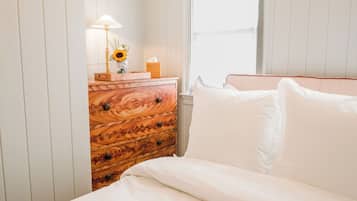 Comfort Double Room, Courtyard View | WiFi (free), bed sheets