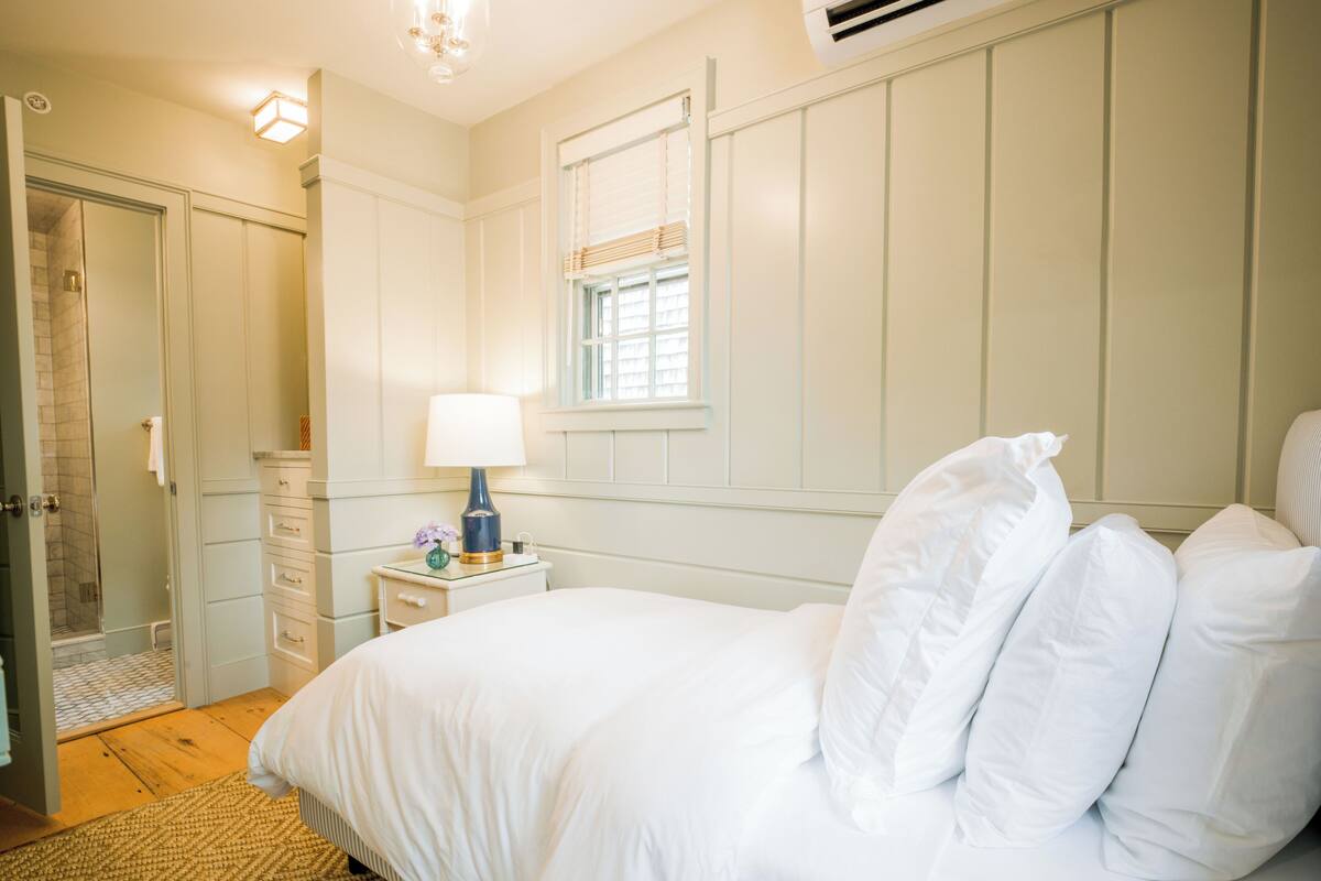 Basic Single Room, City View | WiFi (free), bed sheets