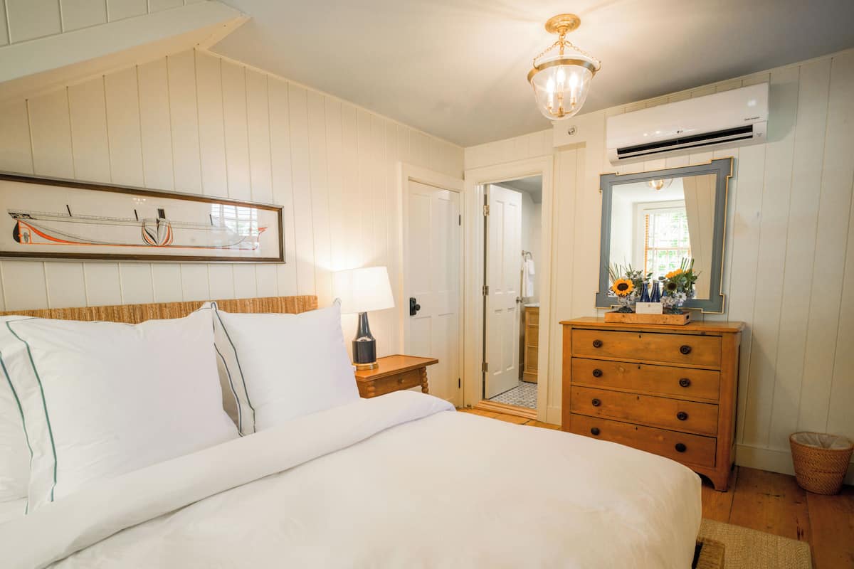 Superior Double Room, City View | WiFi (free), bed sheets