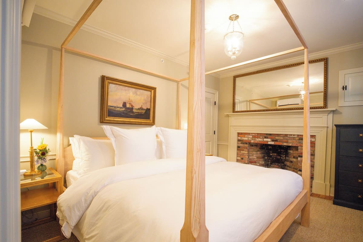 Deluxe Double Room, Courtyard View | WiFi (free), bed sheets