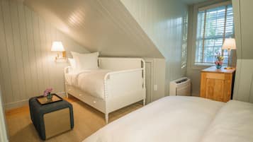 Comfort Triple Room, City View | WiFi (free), bed sheets