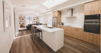 Modern Vista - Lake Hawea Holiday Home
