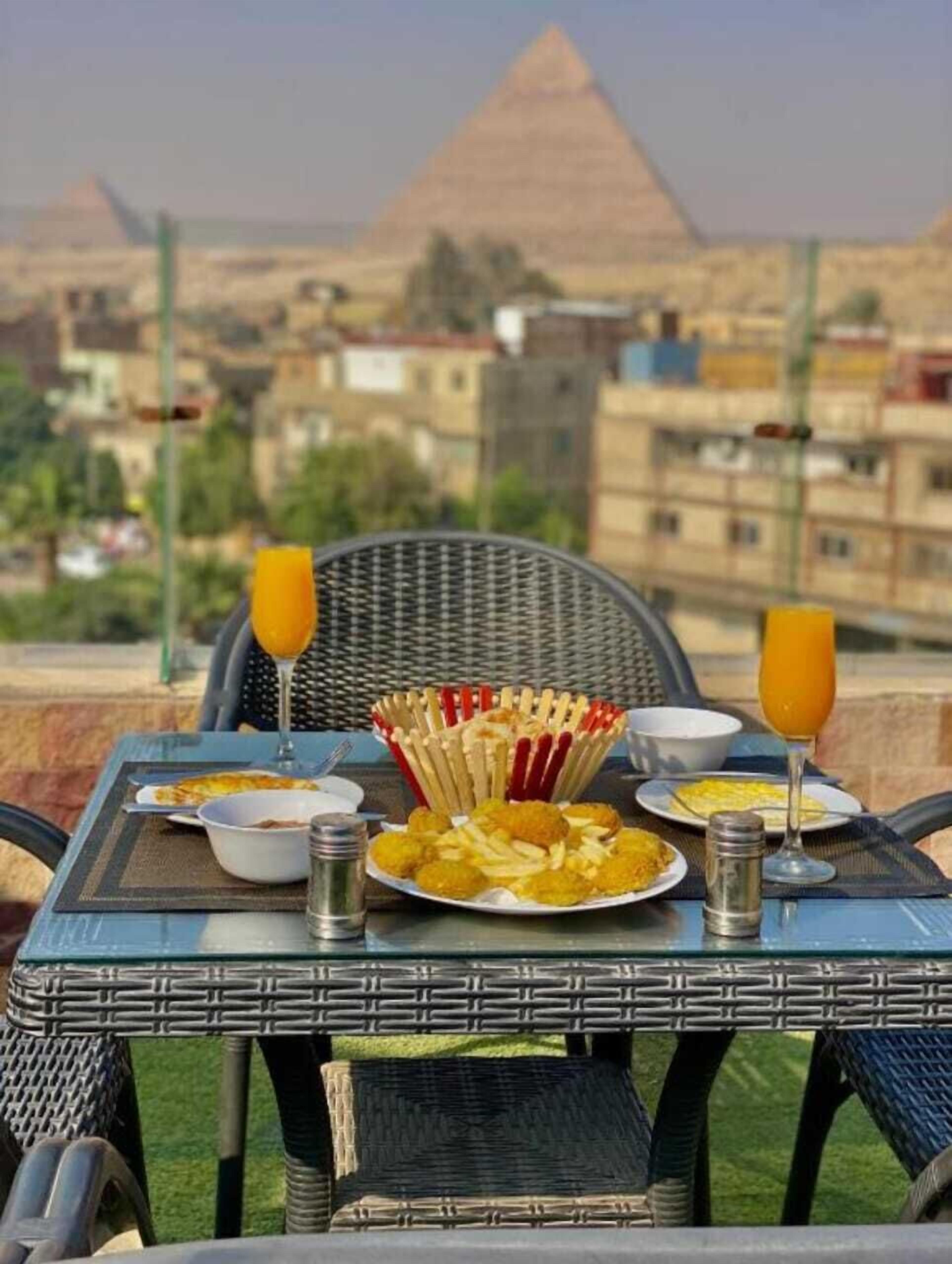 Desayuno con opciones de la cocina local incluido todos los días 
