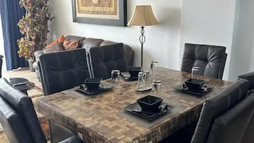 Deluxe Apartment, 2 Bedrooms, Hill View | Private kitchen