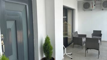 Vista frontal de la propiedad