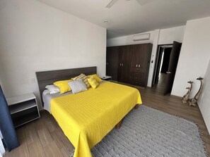 Laptop workspace, iron/ironing board, free WiFi
