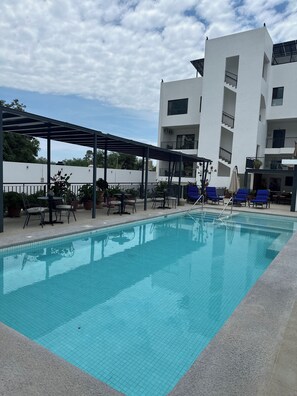 Outdoor pool - LUXOR & CONDO OJOS ESPAÑOLES (Chapala)