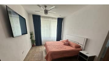 Familienapartment, 2 Schlafzimmer, Hügelblick | Laptopgeeigneter Arbeitsplatz, Bügeleisen/Bügelbrett, kostenloses WLAN